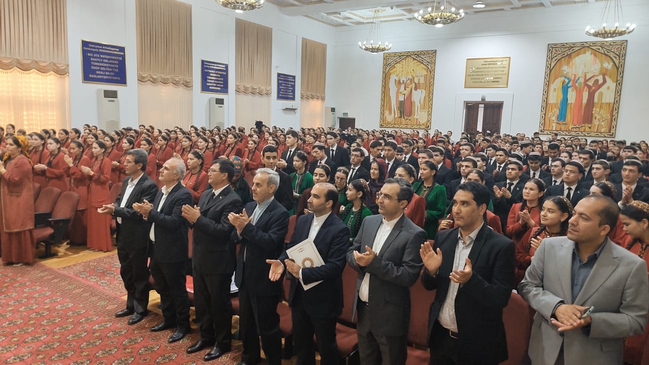 Magtymguly adyndaky Türkmen Döwlet uniwersitetinde pars dilini gorap saklamak, Hekim Abulkasym Ferdöwsini hatyralamak hem-de “Şanama” okamak bäsleşigi geçirildi